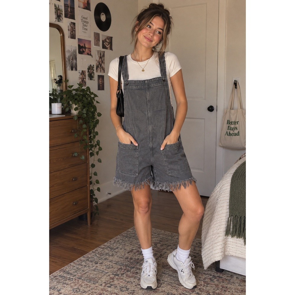 559. Boho Aerie Womens Grey Denim Shortall Overalls Frayed Hem Size M